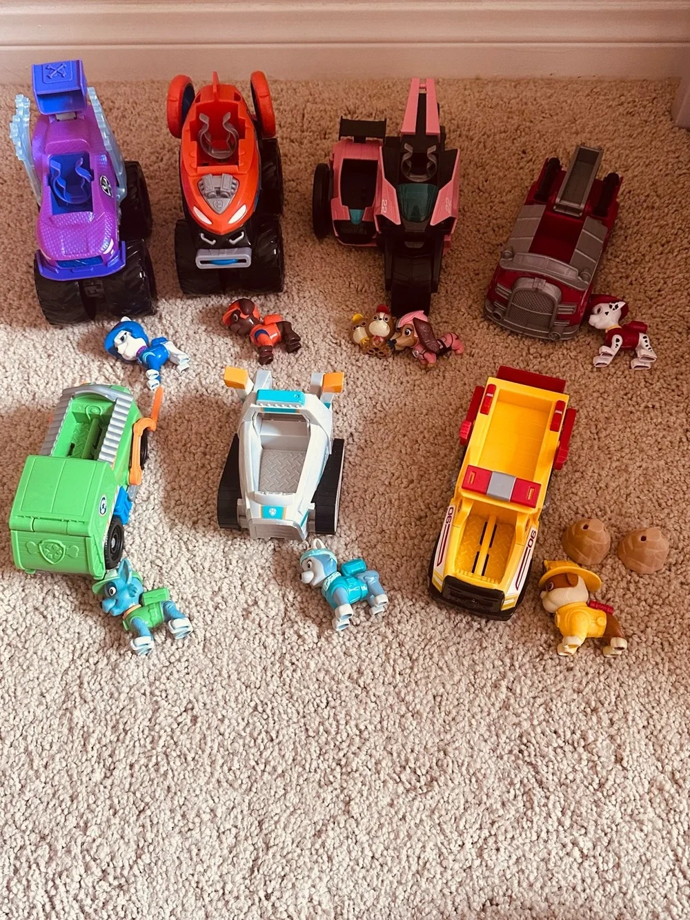 PAW Patrol vehicle & figure bundle